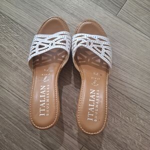 Woman's Italian Shoemakers White Leather Wedges Size 7.5